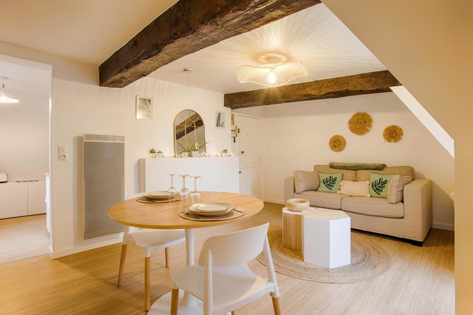 La Casa — Joli Nid Douillet Place St-sauveur * Caen